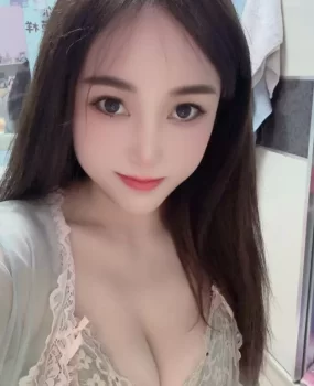 双井有颜有身材小姐姐