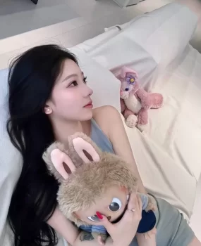 骚逼大奶小姐姐