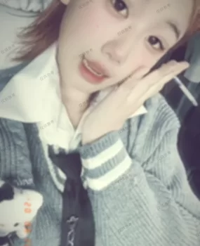 朝阳年轻的妹妹。