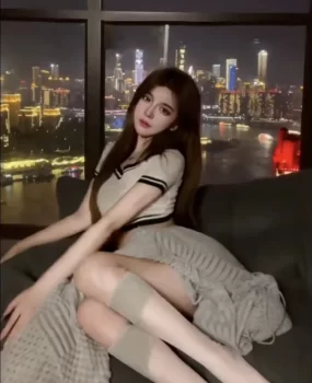 刚从大城市打工回来没赚到钱的小姐姐打算在老家下海