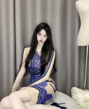 身材苗条卖女装的小姐姐气质比较好