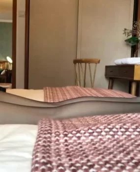 长兴水滴胸楼凤