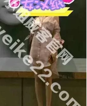 兼职做美甲的大长腿——