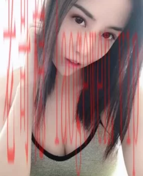 美丽的极品丰满妹子没有一丝赘肉，黑丝诱惑紧的不行