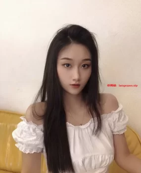 清纯甜美兼职小妹，粉嫩多汁