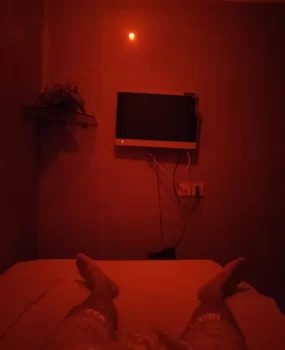 鲁港大市场里面的洗浴中心，小少妇300全套（胸推、口沙、吸皮、顶肛、深喉、水中萧等）